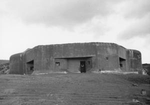 cropped-Bundesarchiv_Bild_146-1970-005-46_Sudetenland_schwerer_Schartenstand_bei_Schatzlar.jpg